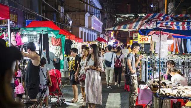 摆地摊大军来临，不出1年，3个隐性弊端将显现，