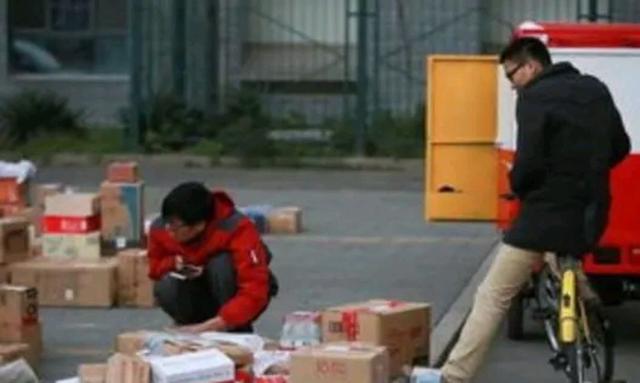 关停丰巢快递柜？首个抵制的小区已经反悔，网