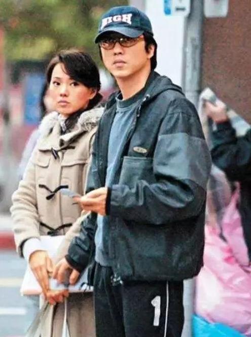 2015年，伊能静和小10岁秦昊结婚，公公婚礼上一