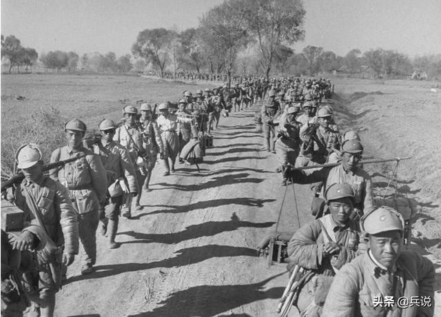 淮海战场，蒋军内讧：邱清泉骂空军不支援，空