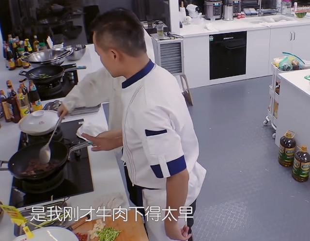 林大厨对赵丽颖也太好了吧，切肉时狂夸不停，