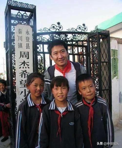 周杰餐厅借厕所被骂，自爆想打人，太真太不容易了