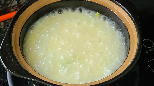鲜香美味的猪杂粥，广东人经常吃的一道美食，做早餐宵夜都不错