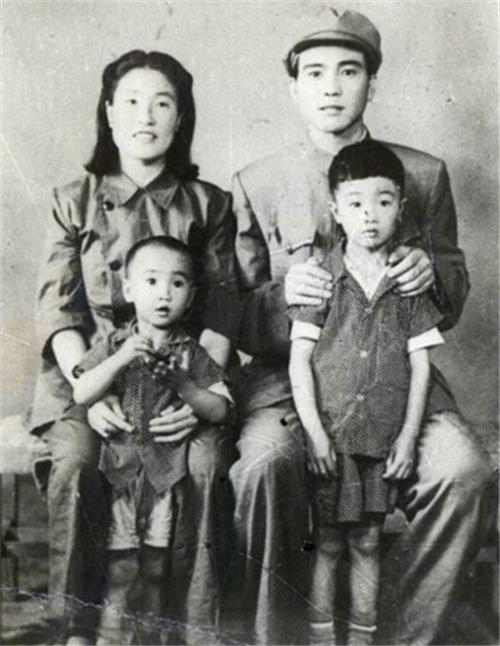 新中国第一位巨贪刘青山，死后留下3个儿子，现