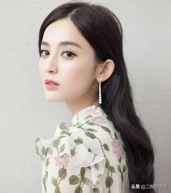 古力娜扎放飞自我？新戏开机脸圆发福明显，与