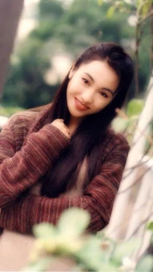 14岁出道，嫁给大15岁的“残疾”富豪，黎姿的传奇人生