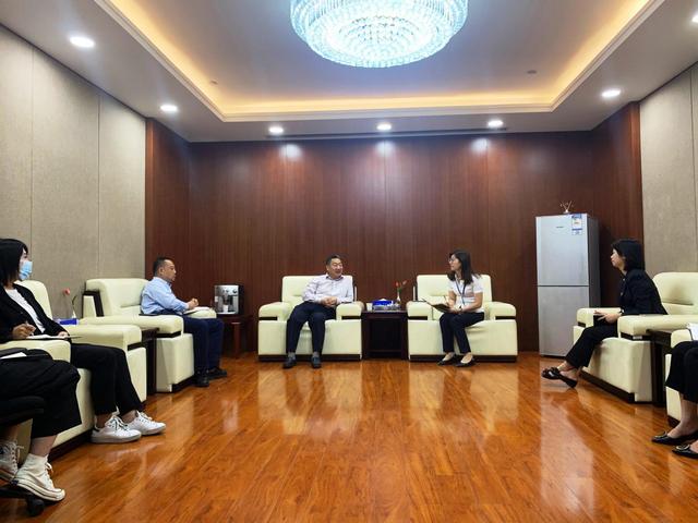 民生银行乌鲁木齐分行首批人员赴扬子江路汇月社区开展基层体验