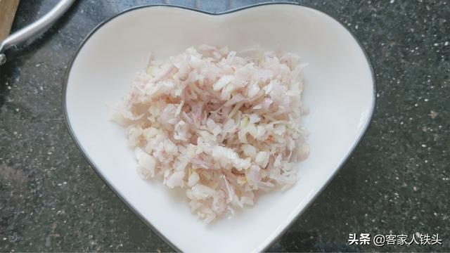 土豆加1根苦瓜这样做，出锅孩子吃不停嘴，口感好味又香，超解馋