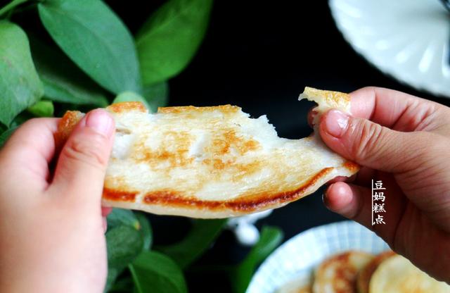 糯米早餐小饼，花2分钟，拌好面糊即成，软糯味美，冷了更香