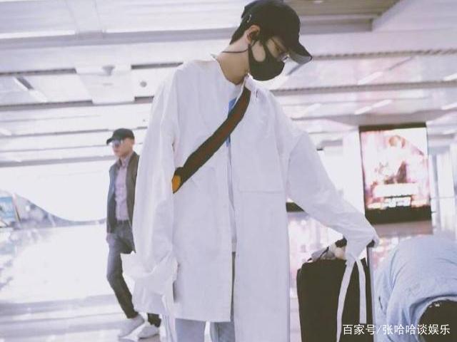 明星出道的机缘巧合，肖战出道前是设计师，沈月被当成模特救场