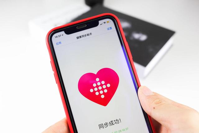 售價(jià)過千的智能手環(huán)強(qiáng)在哪？Fitbit Charge 4告訴你：這就叫專業(yè)