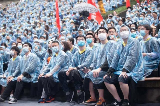 “复兴民族兮，誓作前锋”重庆大学的毕业典礼太感人……