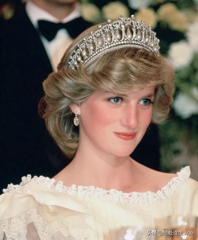 72岁卡米拉依旧受宠！头顶戴安娜的珍珠泪王冠，得意笑容藏不住