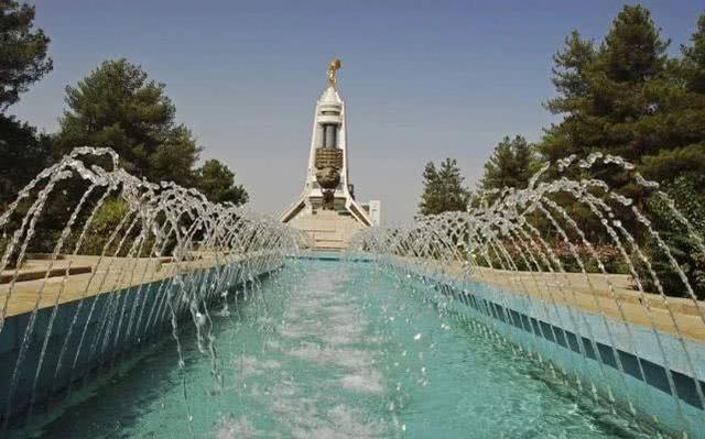 外交上的中立国，武器装备上充满中国元素，把天空交由我们保护