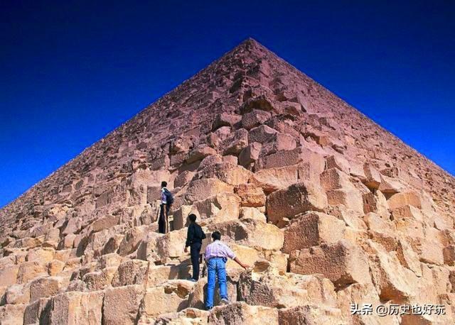 为什么爬上金字塔的人会死，这是金字塔的诅咒吗？