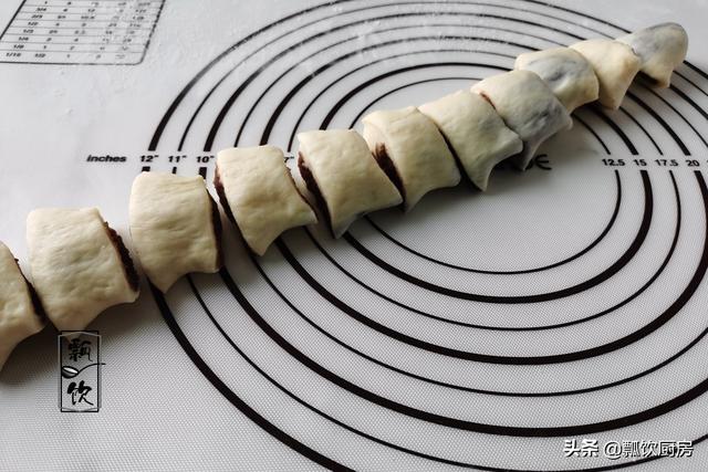 宝宝一只手能抓握的软甜小面包，暄软香甜不浪费，孩子吃着没扔头