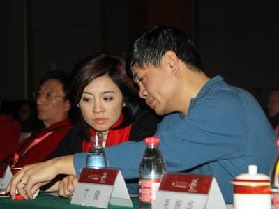 2002年，主持人许戈辉插足豪门当小三，被央视