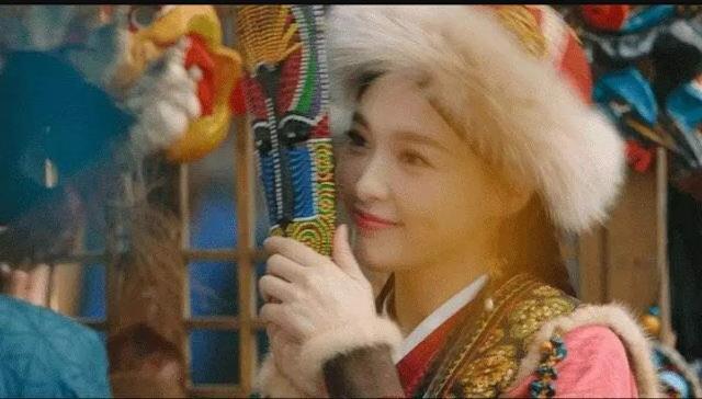 唐嫣产后首露面！一身黑衣玩变装笑容甜美哪像37，新剧颜值创新高