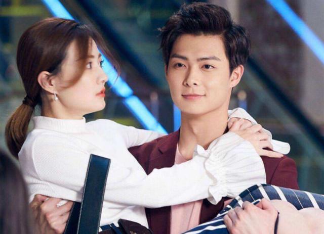 综艺里秀恩爱的几对明星，前四对下节目就分手，只有他们仍然恩爱