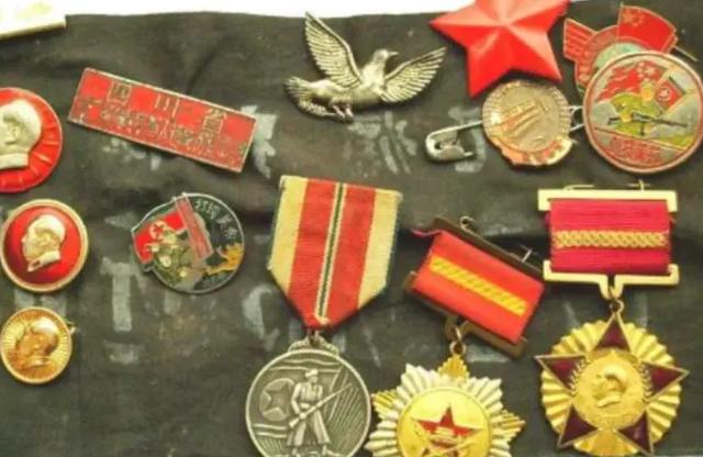 四川104岁老人去世，清理遗物时，子女发现父亲不为人知的身份