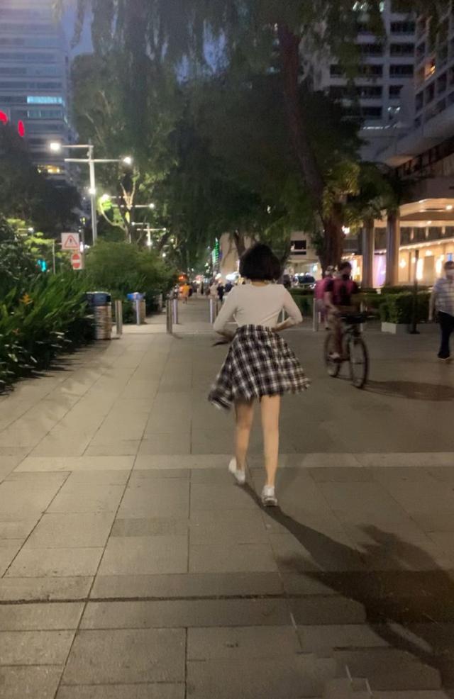 路人|许晴夜走被路人偶遇 好身材溢出屏幕大长腿太让人羡慕了