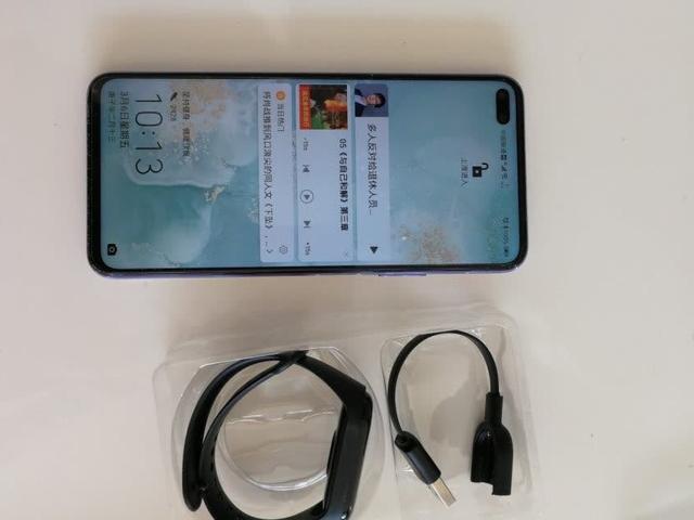 从3199跌至1819，麒麟990+8GB运存，还买什么iPhone SE？