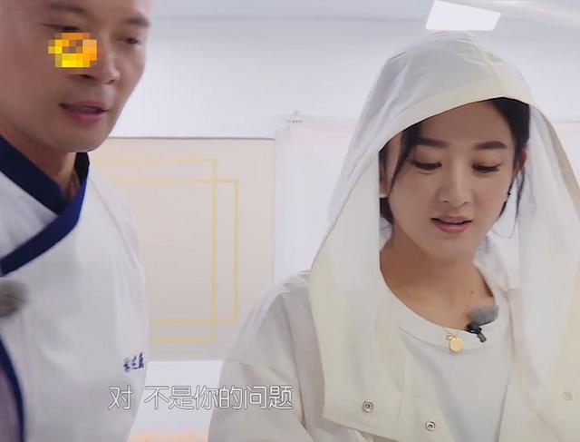 林大厨对赵丽颖也太好了吧，切肉时狂夸不停，