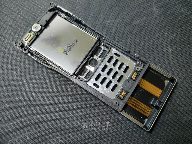 內置機械硬盤！諾基亞曾經的黑科技手機N91詳細拆解+硬件簡單分析
