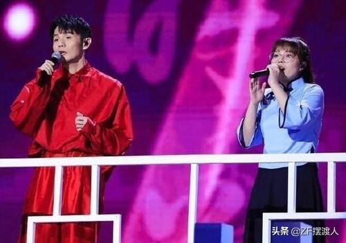 她是《好声音》最惨冠军，仅仅一年沦为路人，