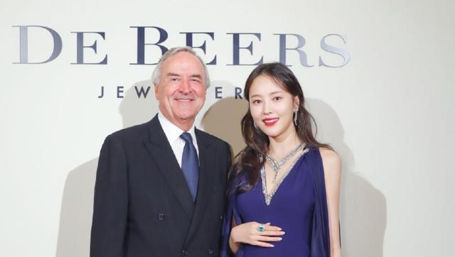 19岁因“一字马”爆红，却拒绝进入娱乐圈，今定