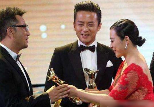 碰见“前任”：林心如坦然，胡歌偷看，唯独她