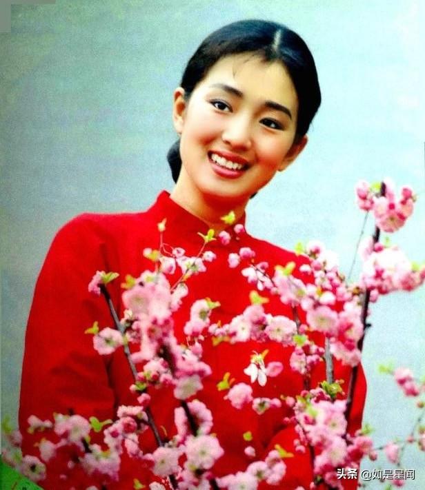 1992年，26岁的巩俐凭最乡土的妆扮一举征服威尼斯