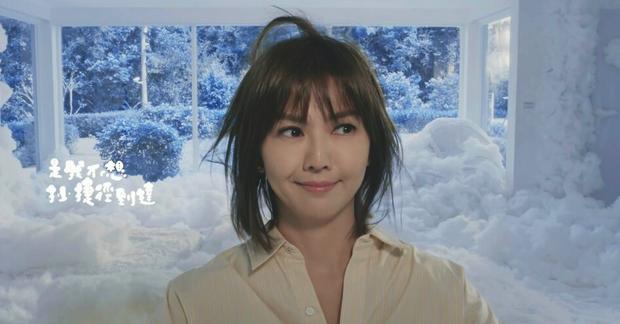 直播这么“俗”的事，被光脚的孙燕姿彻底终结了