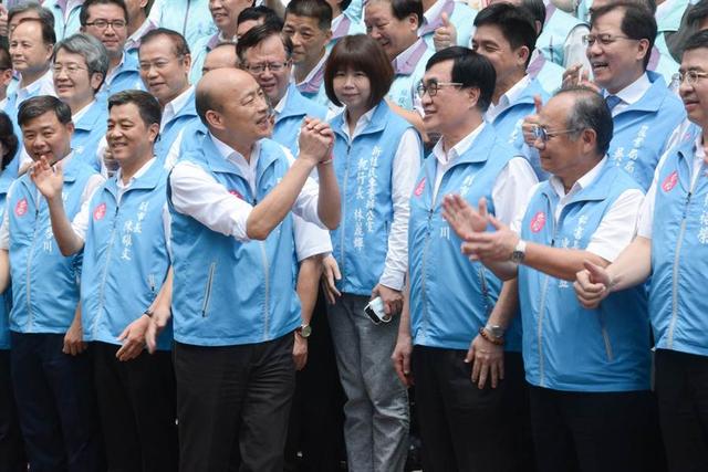 韩国瑜被罢免后表现 沈富雄给4字评价，赵少康则