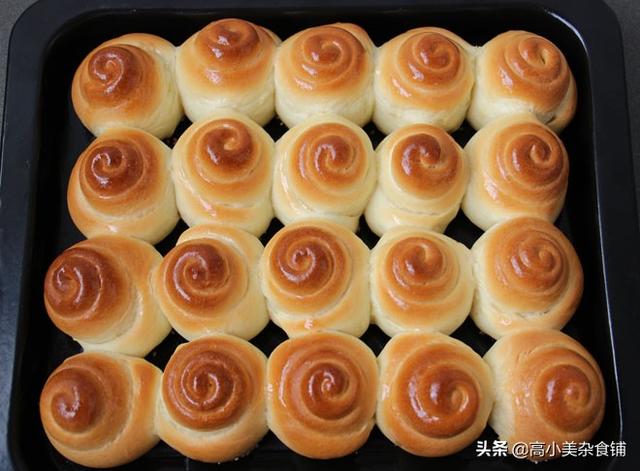 蜂蜜脆皮小面包—只是多加了一步，就让平凡无奇的面包惊艳起来