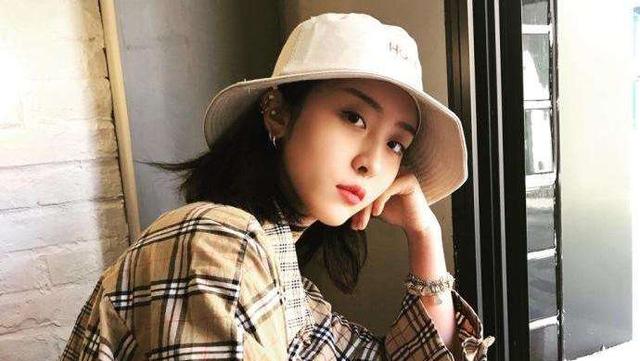 出道仅一个月，赵小棠实现弯道超车，手头资源