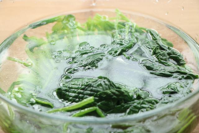 我家隔三差五就做的煎饼，好吃管饱，外表焦香酥脆，馅料丰富多彩