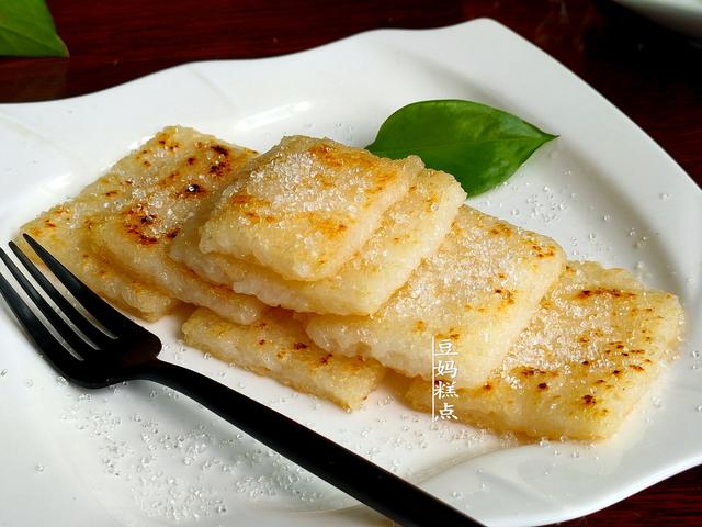 糯米糍粑，2碗糯米简单一蒸，逆天美味！从小到大20多年没吃够