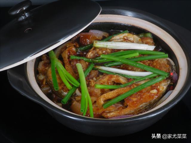广东人教您鱼肉最好吃的做法，无需加水，鱼肉鲜美嫩滑，太香了