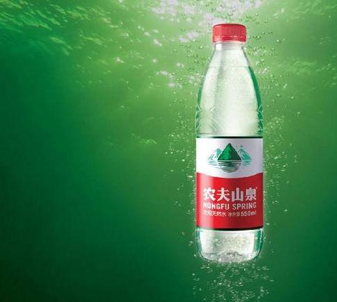 该瓶装水品牌怒砸60亿，怎料知名集团都\"带