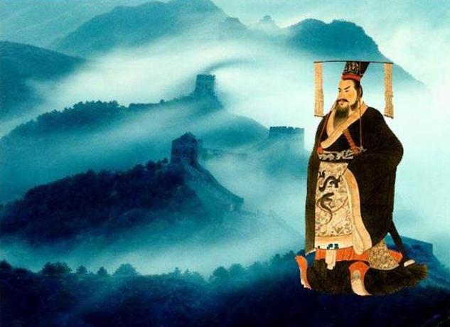 长城旁的古墓挖出2具骸骨，相拥了1400年，难道是孟姜女？