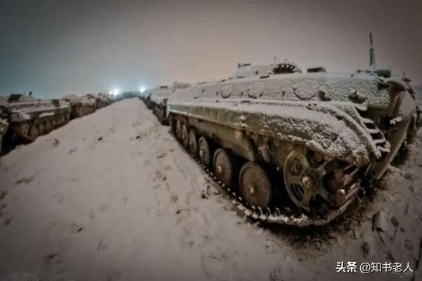 实拍俄罗斯坦克储备场，T-72全面保养，为何更先