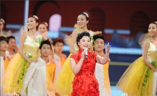 她是国家一级演员也是李谷一女儿，25次登央视春