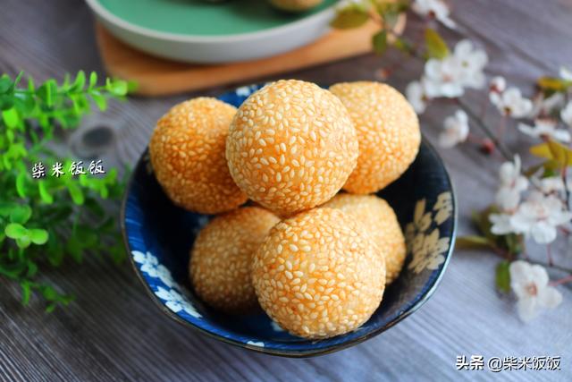 想吃麻团不用买，教你在家做，外酥里软，个个空心，太好吃了