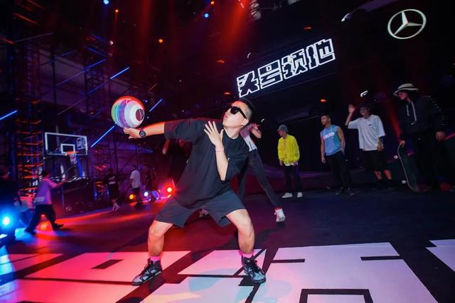 年轻人，想要潮流的汽车，为何不看看奔驰新生代家族？