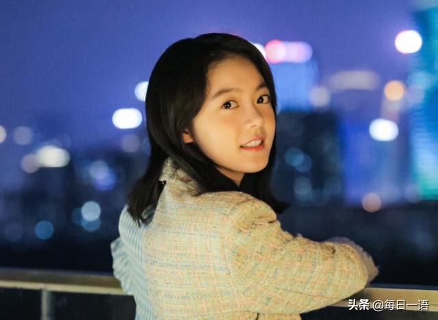 赵今麦高考后首次营业，看清照片后，评论都是一片“尖叫声”