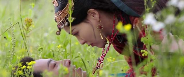 唐嫣产后首露面！一身黑衣玩变装笑容甜美哪像37，新剧颜值创新高