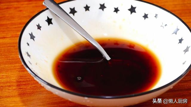 一个人在家吃什么，15元买了2个大鸡腿，做了一盘黑椒鸡腿饭