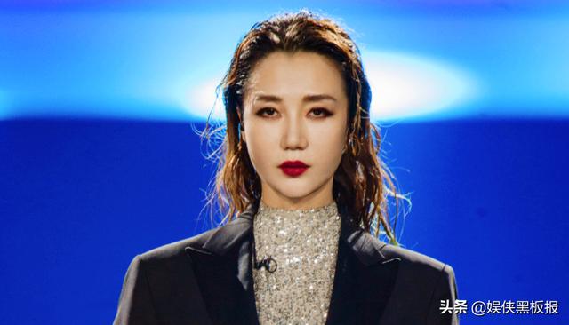 销量最好的《男人装》封面女郎，这一次在《乘