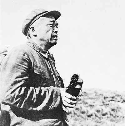 第一任国防部长，没有亲生儿女，3次修改遗嘱最